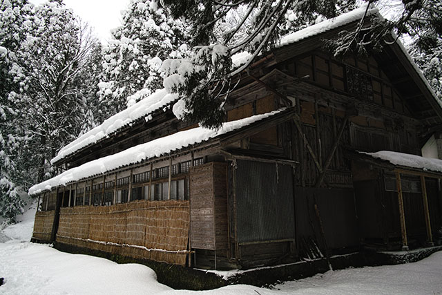 畑入り口から母屋