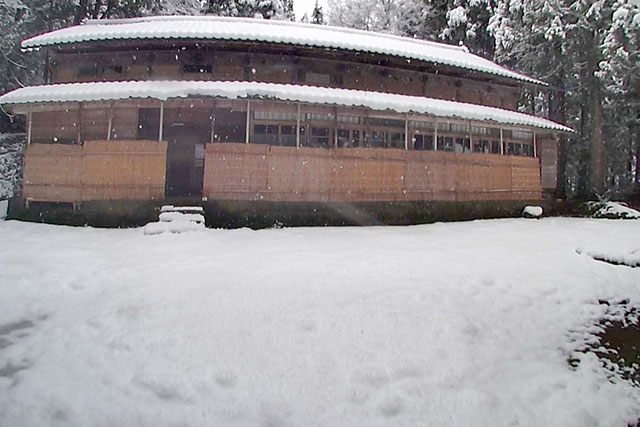 初雪のつもったおうち