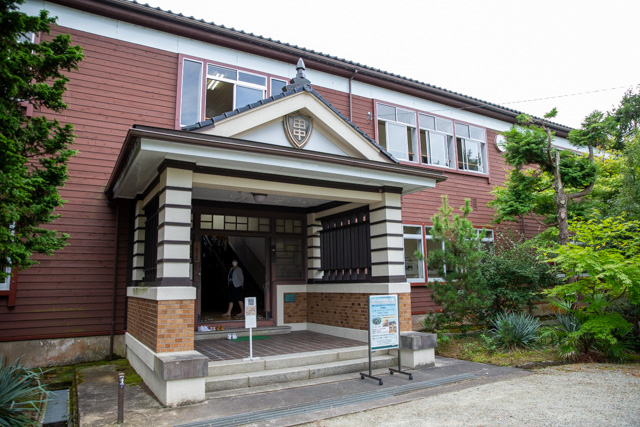 田中小学校正面