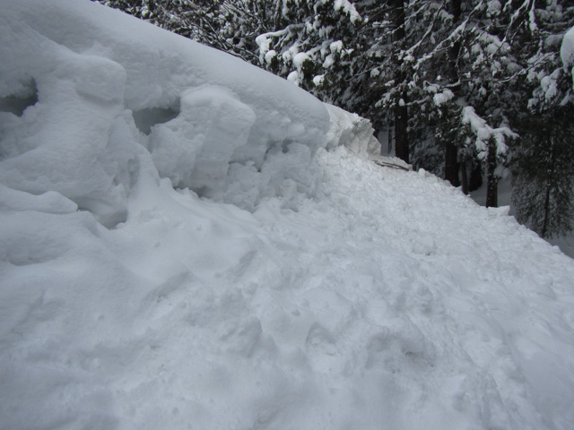 雪を下ろした屋根