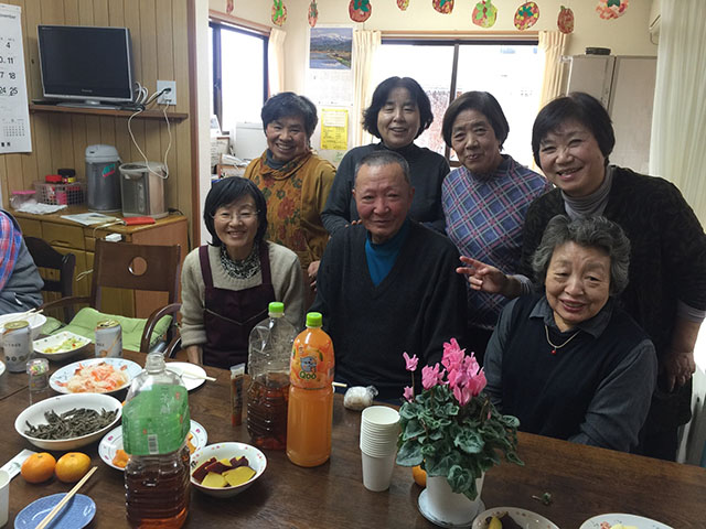 記念写真におさまるさんかしゃ