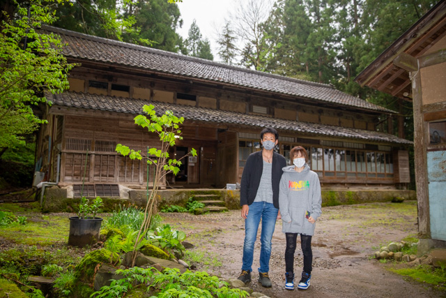 お家の前で記念撮影