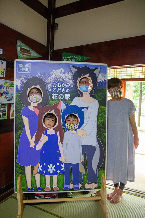 顔出し看板で家族写真