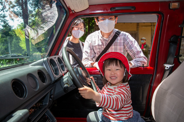 おおかみ号で記念撮影