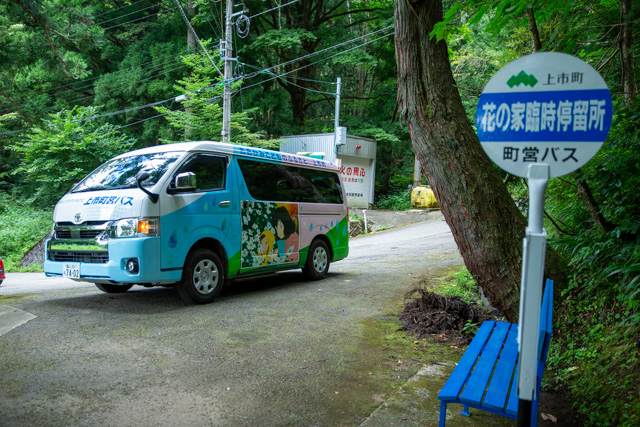 バス停おうちの小道入り口