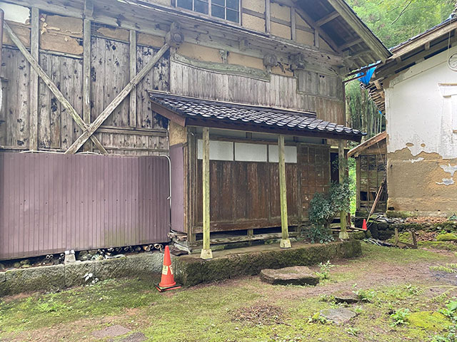 修理が終わった仏間裏やね