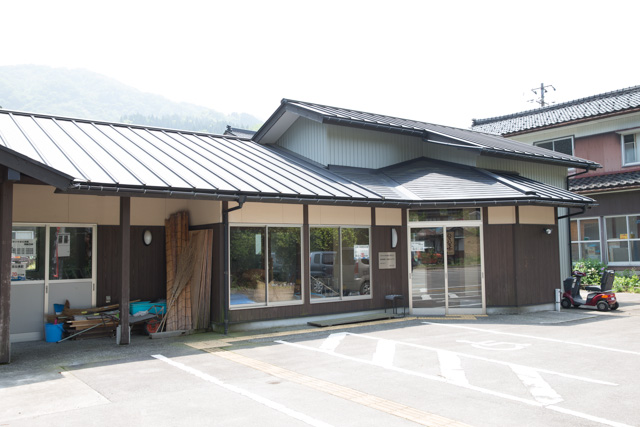 バタバタ茶交流間全景