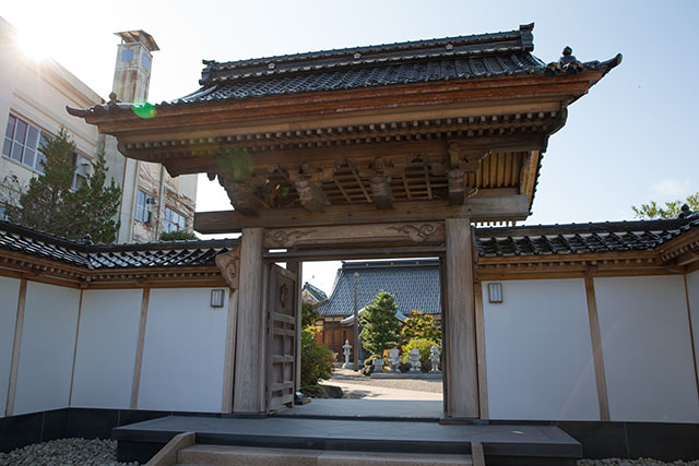 お寺の門