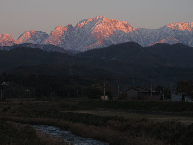 夕焼けのつるぎだけ