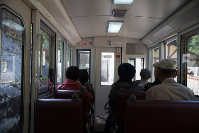トロッコ列車内部