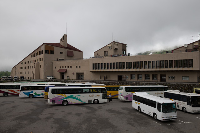 室堂ターミナルに停まるバス