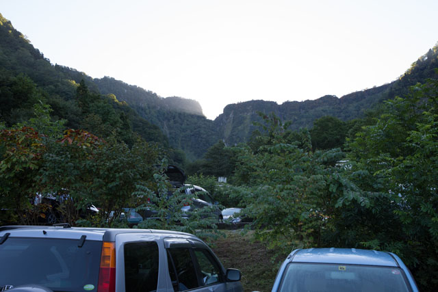 駐車場から滝まで